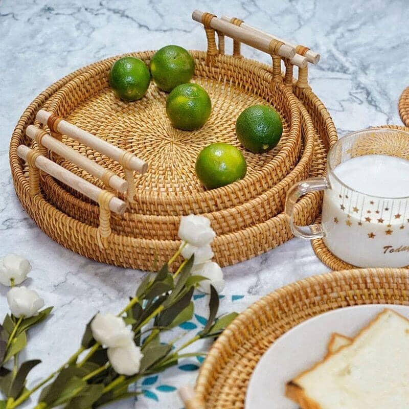 Bandeja Decorativa em Vime com Alças Mesa Posta - Bandeja de Café da Manhã em Vime Luxo Housee - Coleção Decoração Kito Magazine 22cm 