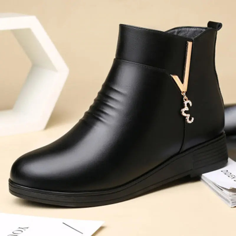 Bota de Couro Feminina Térmica Invernal Bota de Couro Feminina Térmica Invernal KITO MAGAZINE Preto em ziper 35 